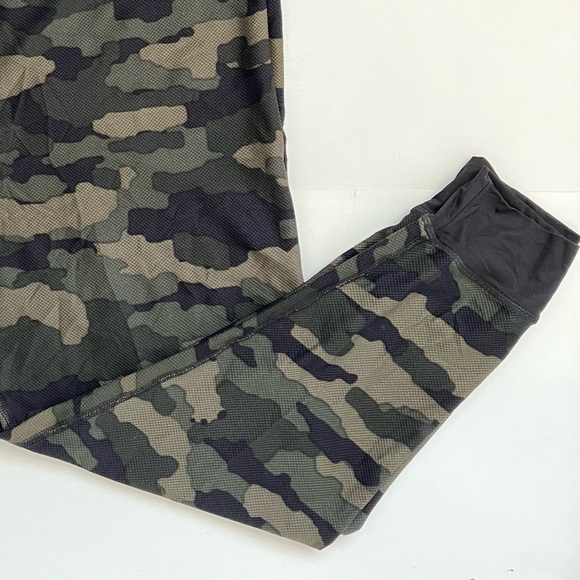 Men's Go Buck Naked Base Layer Pattern Pants
Item 81304 Camouflage 2XL x 30” - Picture 8 of 10